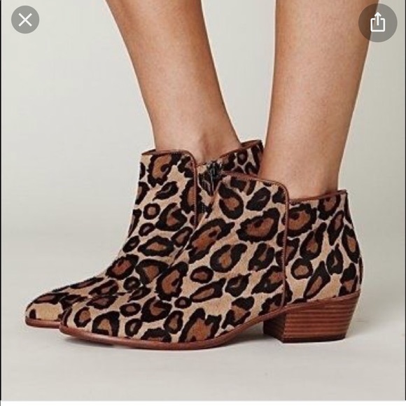 sorel margo cut out boot